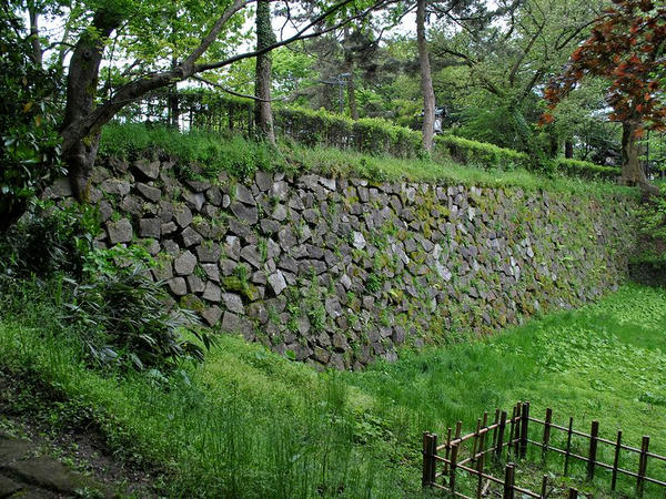 本丸と二の丸の間の石垣