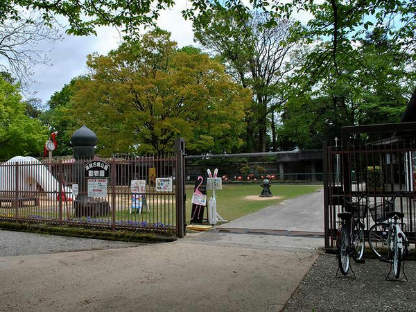 高岡古城公園動物園入口（自然博物館側）