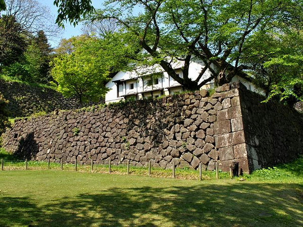 東の丸北面石垣（鶴丸倉庫下）