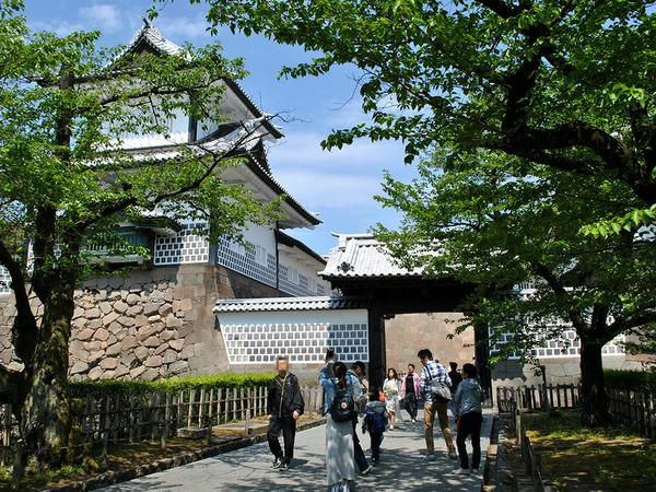 外から見た石川門