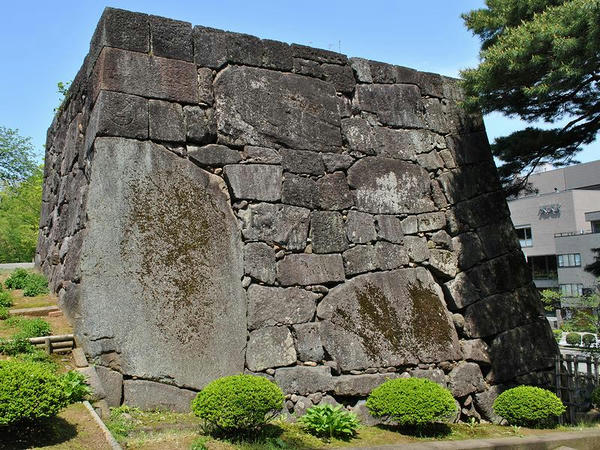 大手門（尾坂門）の石垣