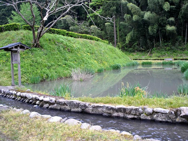 下城戸の堀と土塁
