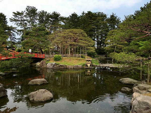公園内の日本庭園