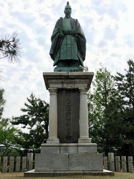 前田利常公像