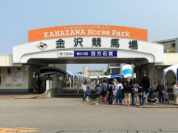 入場門付近