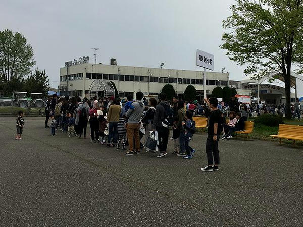 ショーの後「僕と握手！」の大行列
