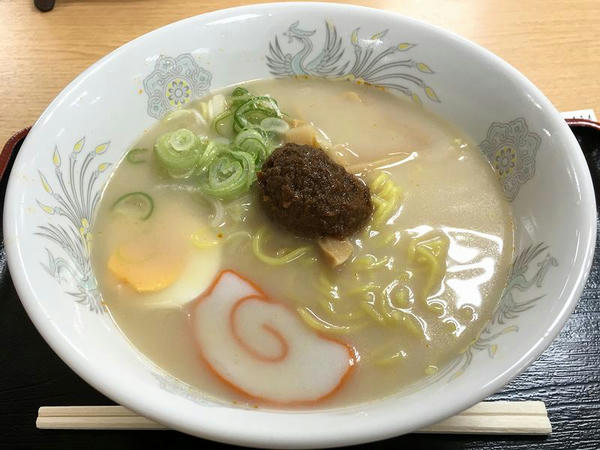 小矢部ホワイトラーメン 680円