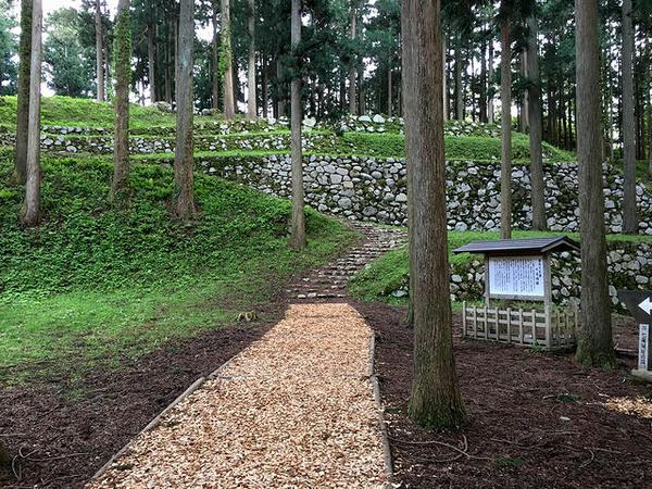 七尾城の石垣など
