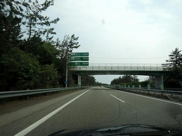 この旅で何度も通った小松から金沢の間の北陸道