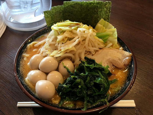 味噌ラーメン 750円 ＋ もやきゃべ 100円 ＋ うずら（5個） 100円