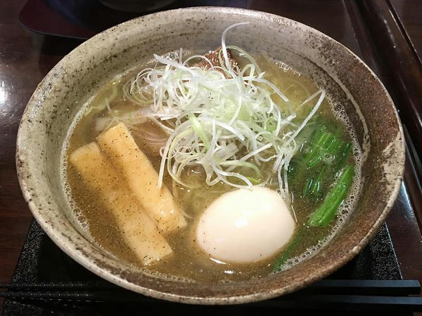 純塩（じゅんじお）らぁめん 750円 ＋ 味玉子 100円