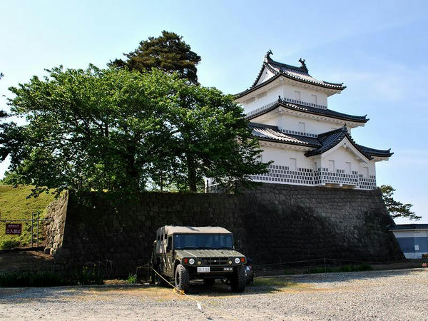 高機動車と三階櫓