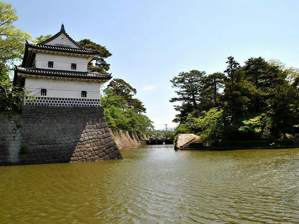 二の丸隅櫓と水堀ふたたび