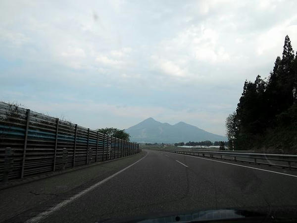磐越道から見た磐梯山