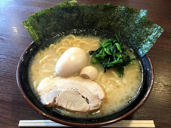 味玉ラーメン 800円 ＋ のり増し（5枚） 50円