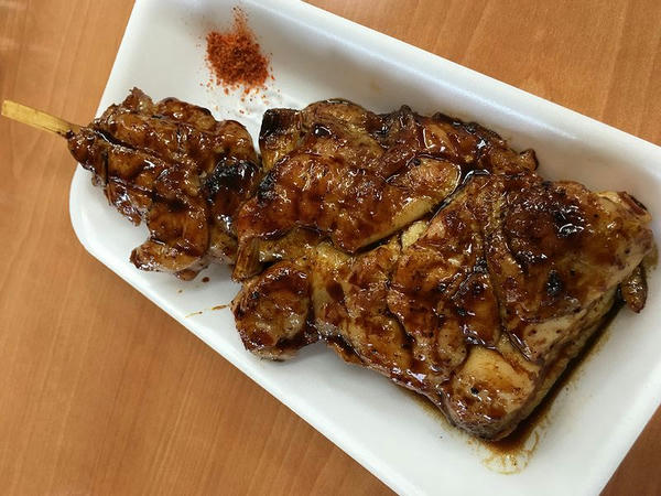 ジャンボ焼き鳥（甘ダレ） 400円
