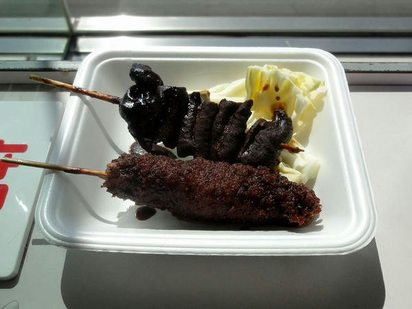 どて 100円 と 串かつ 100円