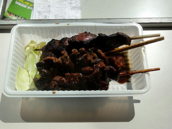 きも串 100円 と やきとん串 100円 と どて 100円