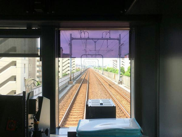 名古屋競馬場前駅発車直後
