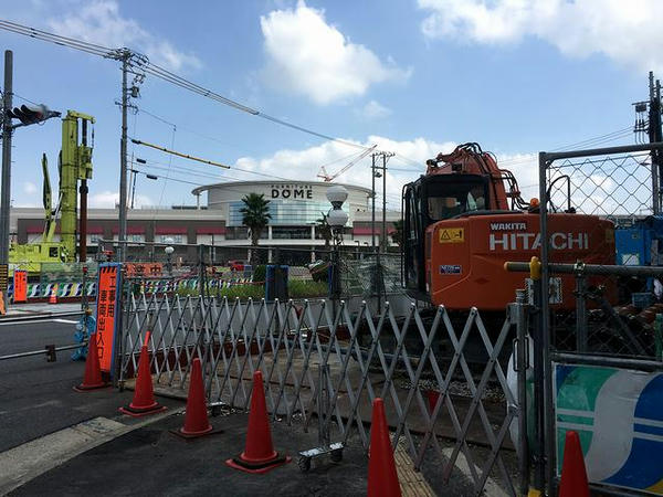 駅付近は工事中