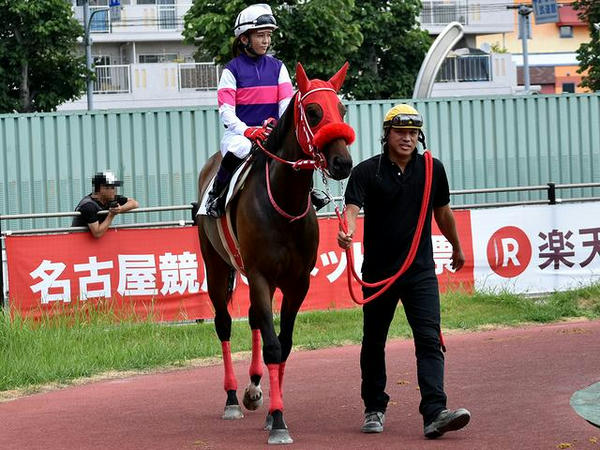 ラブミーロード号と宮下騎手