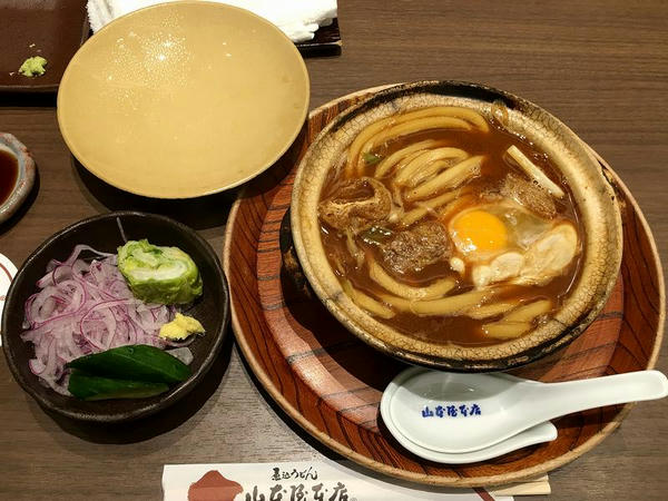 味噌煮込みうどん 1296円