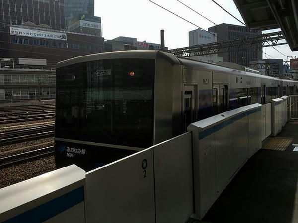 名古屋駅に入線するあおなみ線の列車
