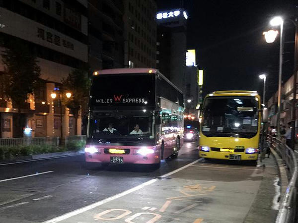 バス停に入ってきたWILLER EXPRESS TDR行きT452便