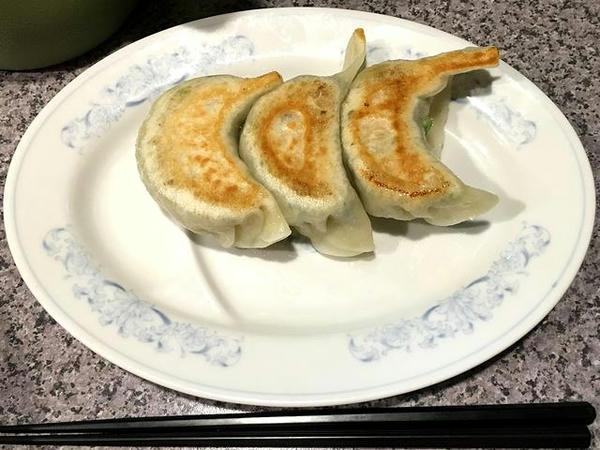 焼餃子3ケ 270円