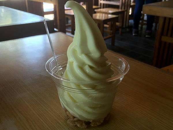 茨城梨ソフトクリーム 360円