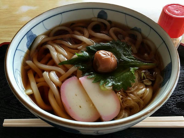 偕楽梅うどん 520円