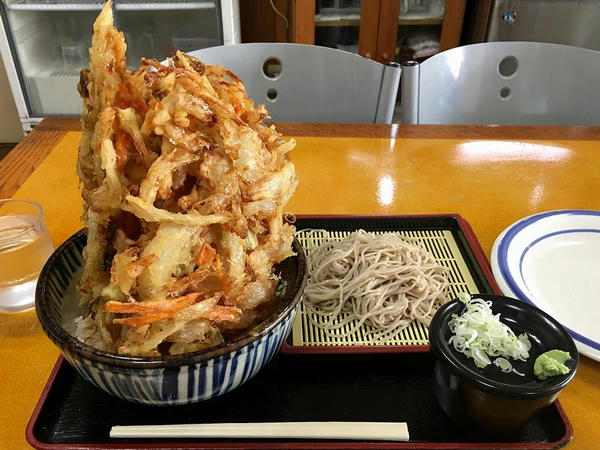 かき揚げ丼セット（冷たいそば） 880円