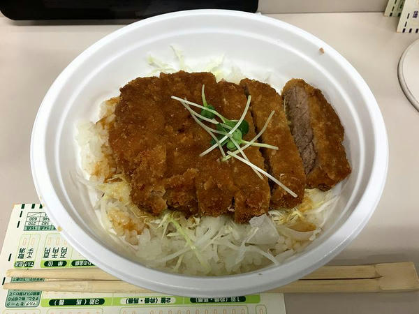 まぐろカツ丼 500円