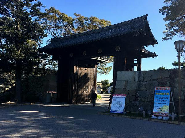 裏側から見た大手門