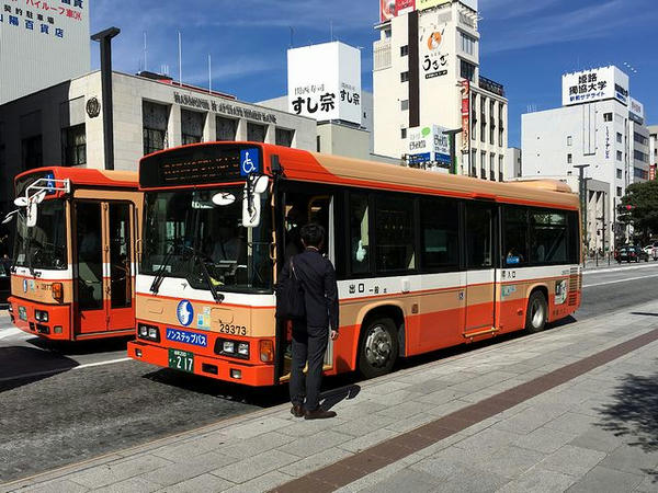 姫路駅前に到着した路線バス