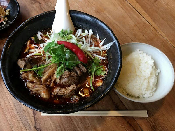 葱香牛肉麺（ねぎかおるニュウロウメン） 980円