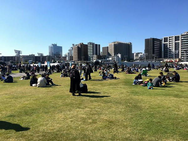 午前11時30分頃の馬場内広場