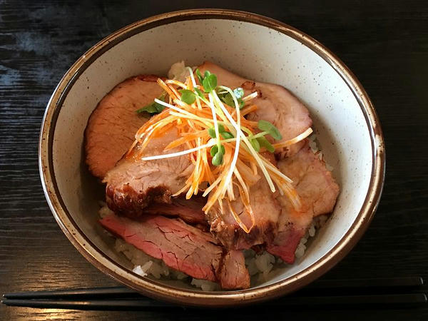 ピリ辛チャーシュー丼（辛ねぎ） 350円