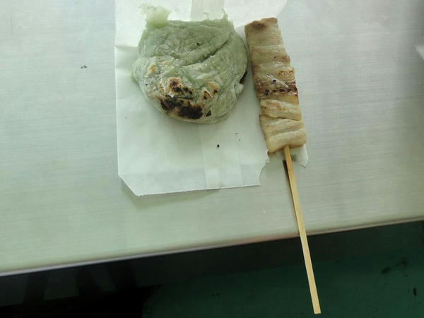 もち 100円 と ブタバラ（小） 70円