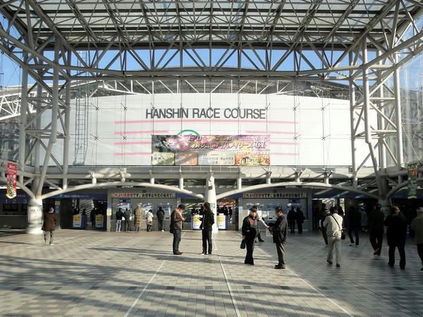 阪神競馬場正門