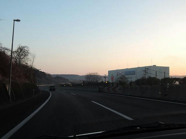 朝の東北道を