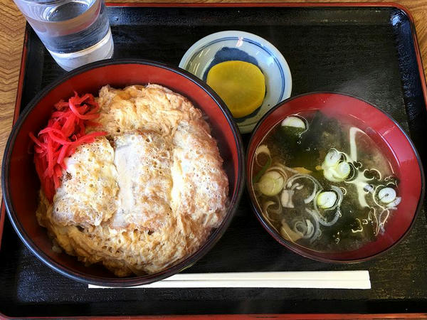 勝（カツ）丼 700円