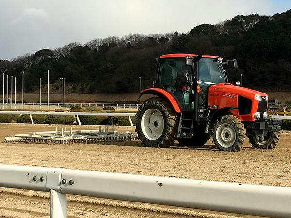 クボタ製の新型トラクター