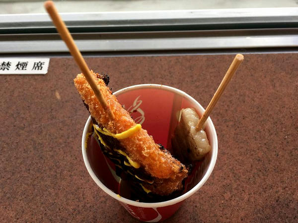 串カツ 200円 と 豚バラ（小） 100円 
