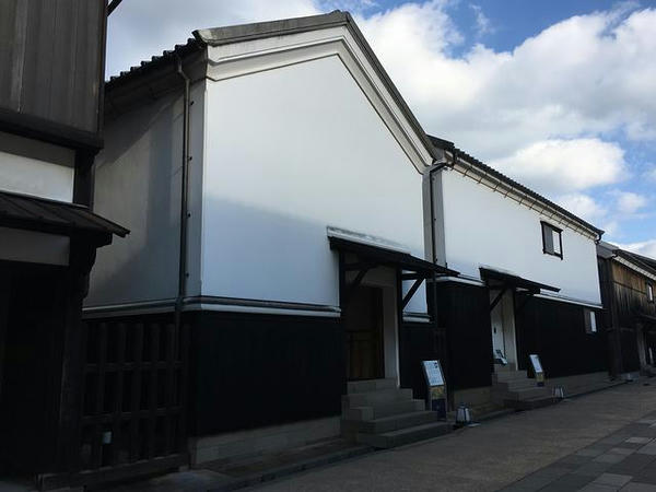 一番倉（左）と二番倉（右）