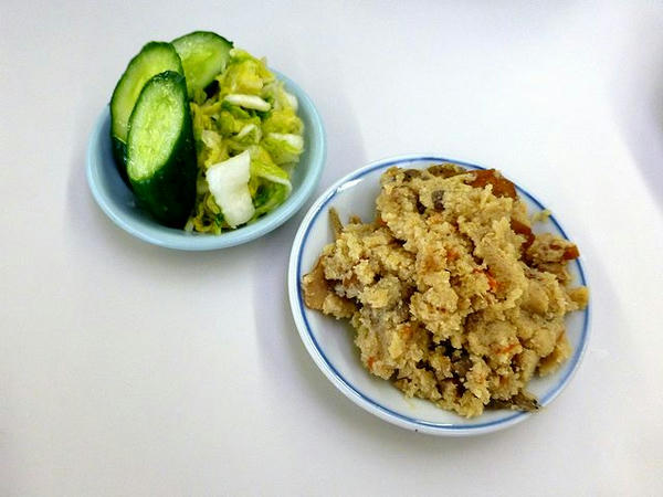 サービスのおから（お新香はあなご丼のだったかも）