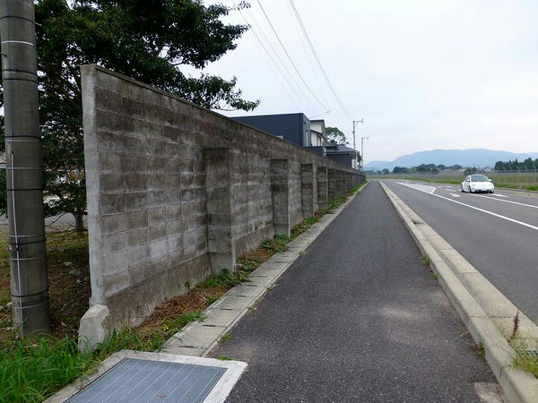 西端の外周ブロック塀