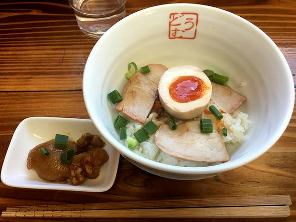 手打中華とミニチャーシュー丼セット 1000円 のミニチャーシュー丼