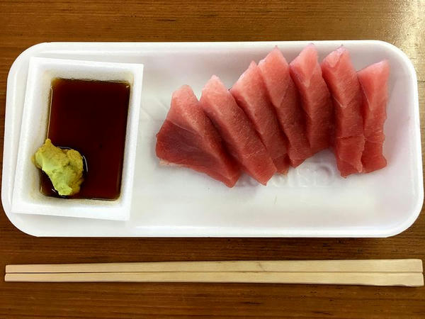 まぐろ刺身 520円
