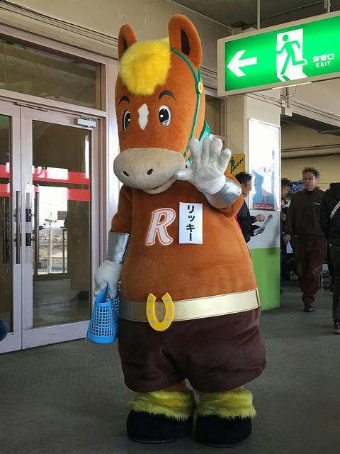 お一人でクッキーを配り歩いておられたリッキーさん